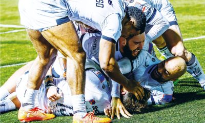 Exeter Chiefs celebrate a try by main man Henry Slade against Saracens