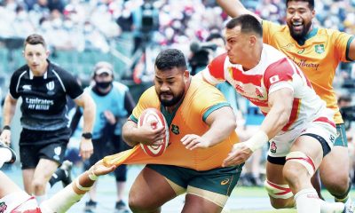Taniela Tupou scores for Australia.