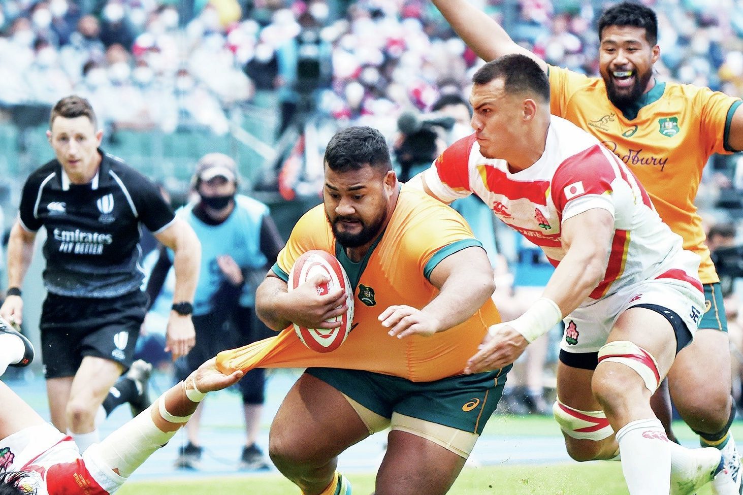 Taniela Tupou scores for Australia.