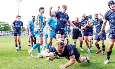 Hallam Chapman scores for Worcester Warriors.